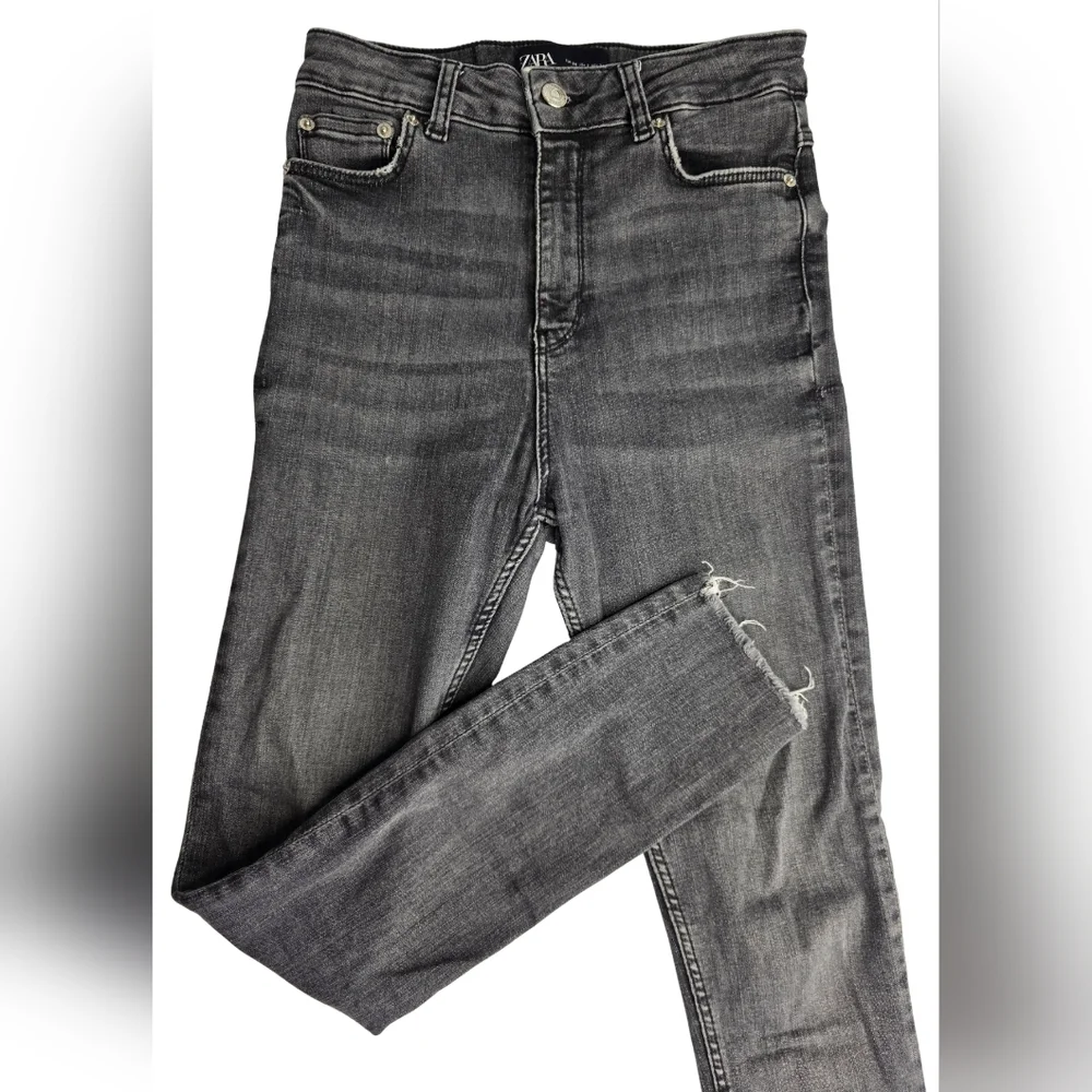 Zara The High Waist Skinny In Midnight Black Jeans Size 2 Raw Hem 1311-BV